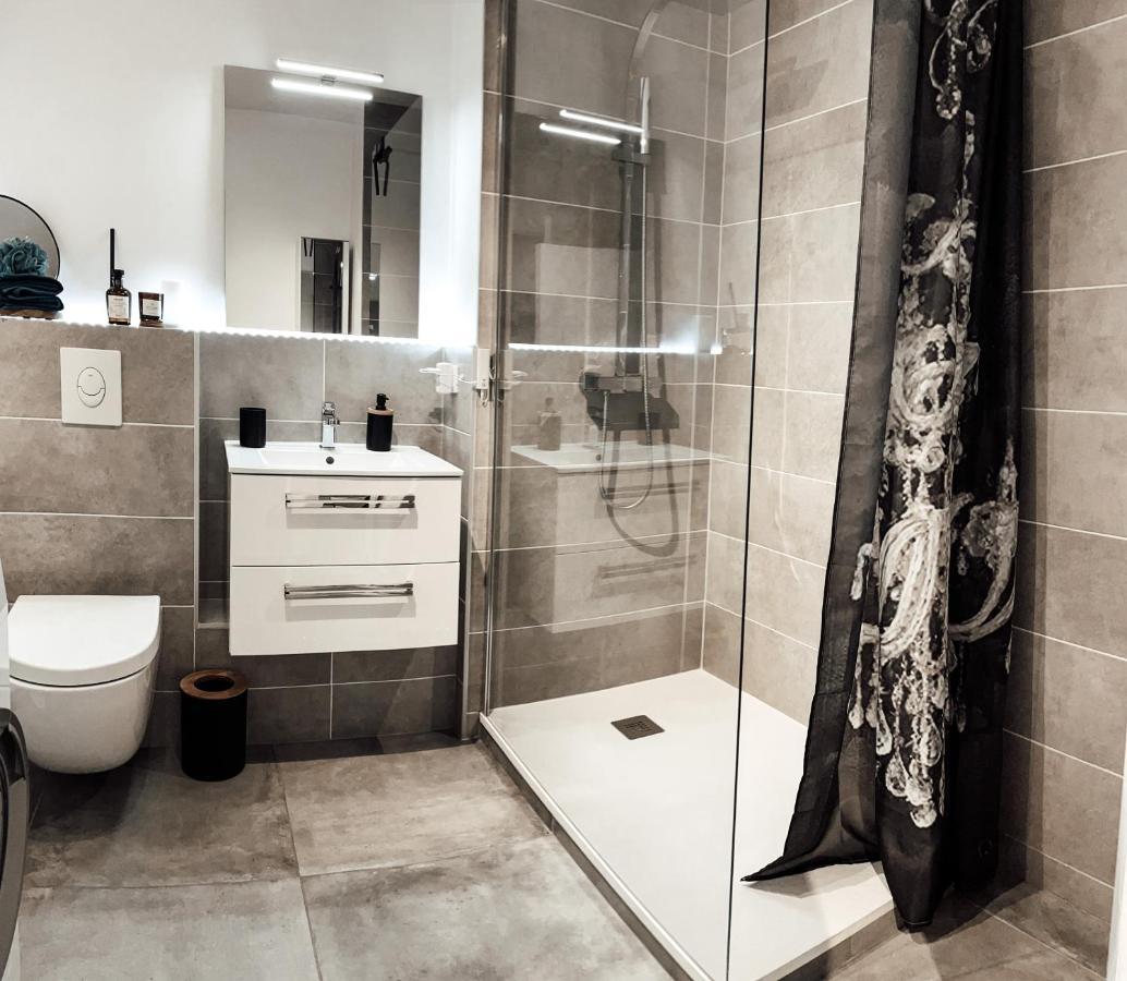 Le Cocon Blanc Metz - T2 - Parking Prive - Balcon - Nouvelle Ville, Gare Екстериор снимка